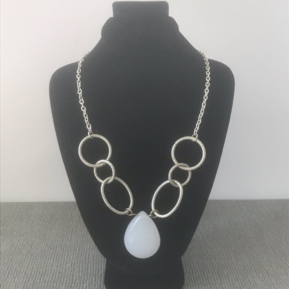 Silver and white teardrop necklace - Picture 3 of 4